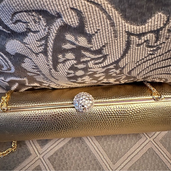 PurseGoldClutch/chain over the shoulder/vintagenew. Beautiful,elegant,luxurious - Picture 2 of 3